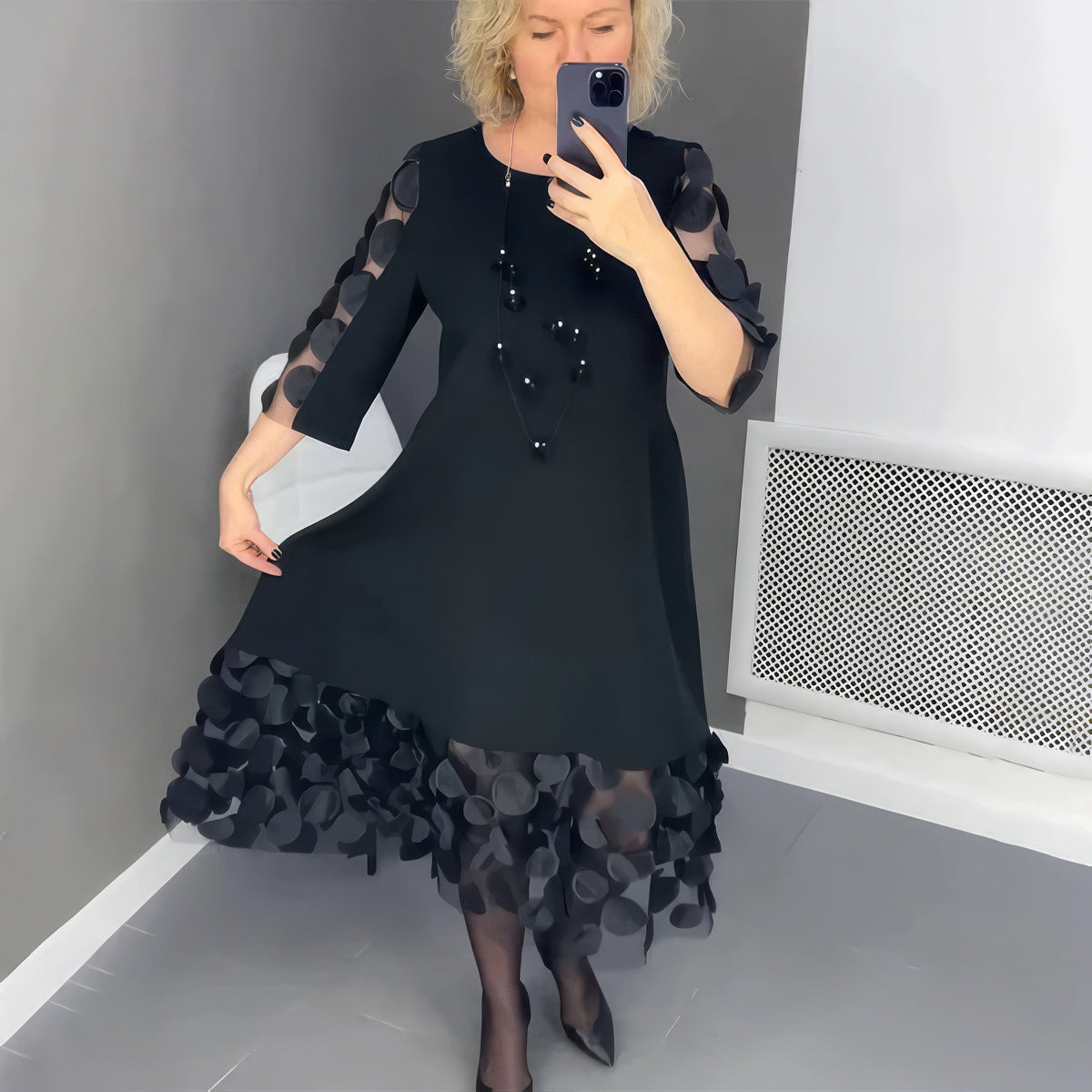Noemí - Vestido Suelto con Lunares Decorativos