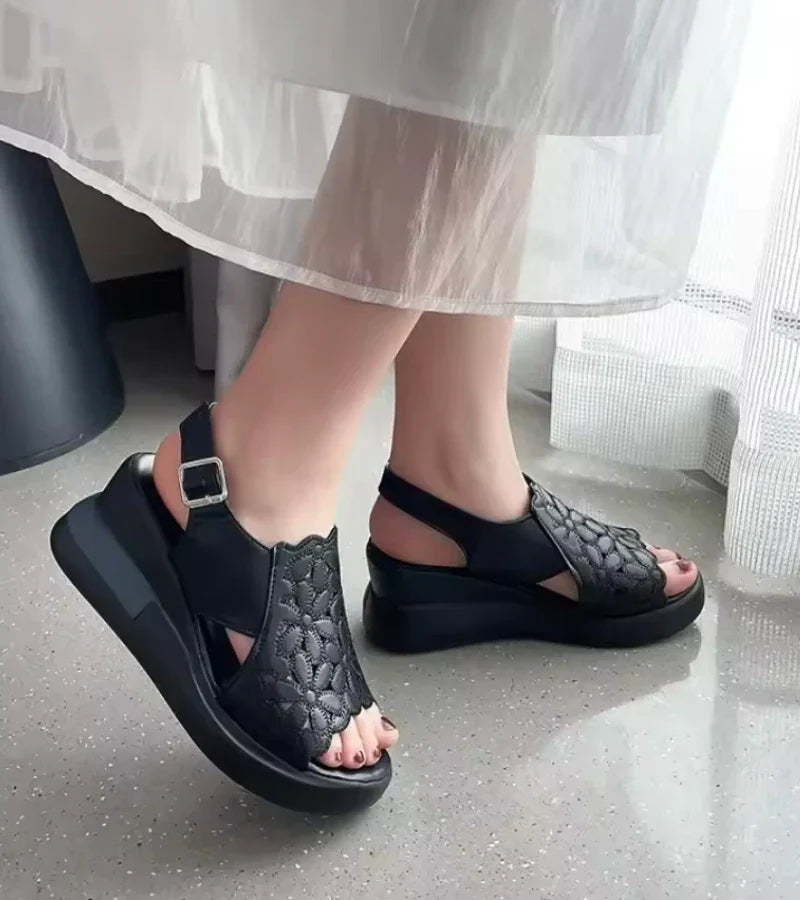 FIORELLA | Sandali con zeppa ergonomica e ricamo floreale