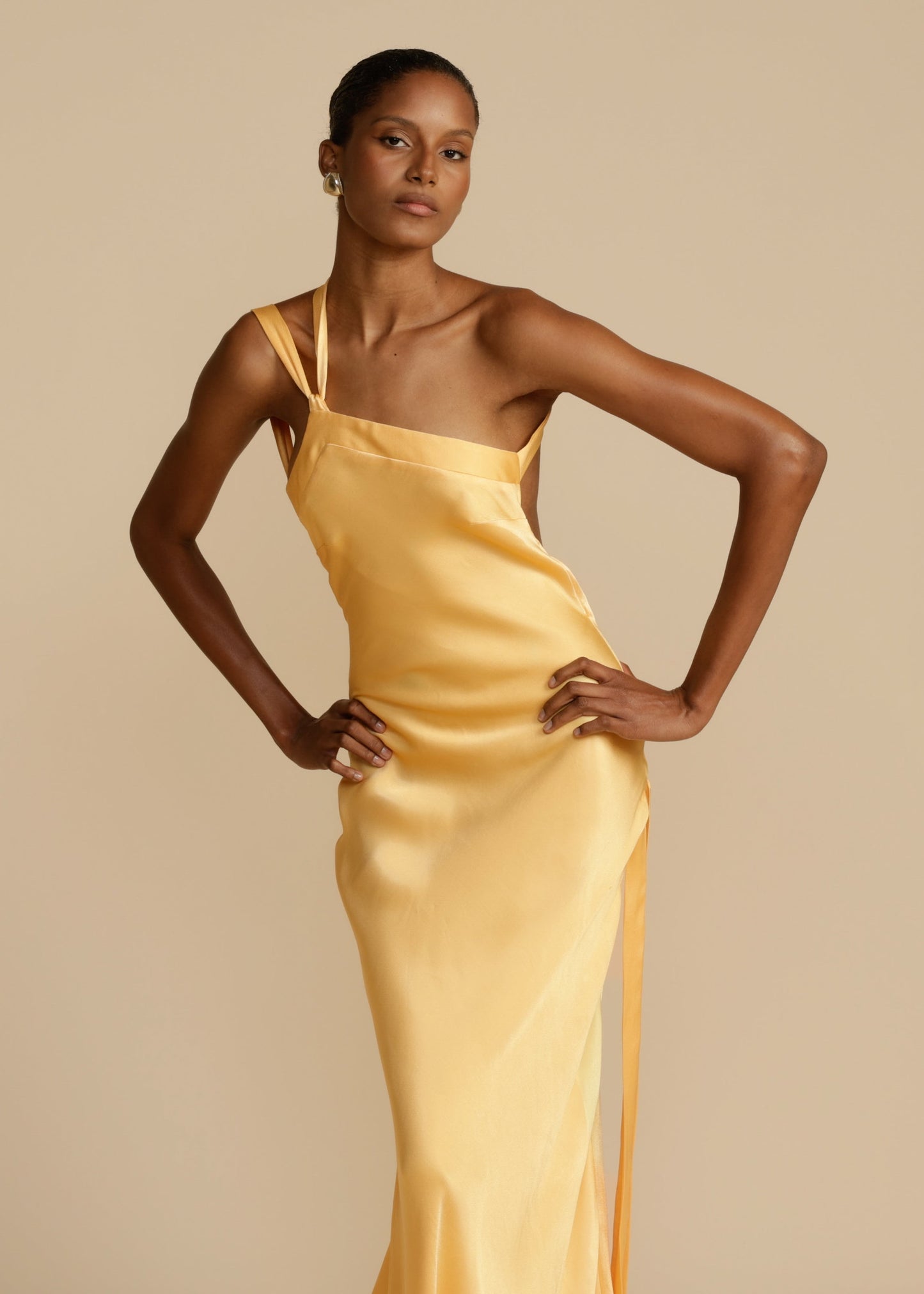 Celeste - Vestido dorado elegante