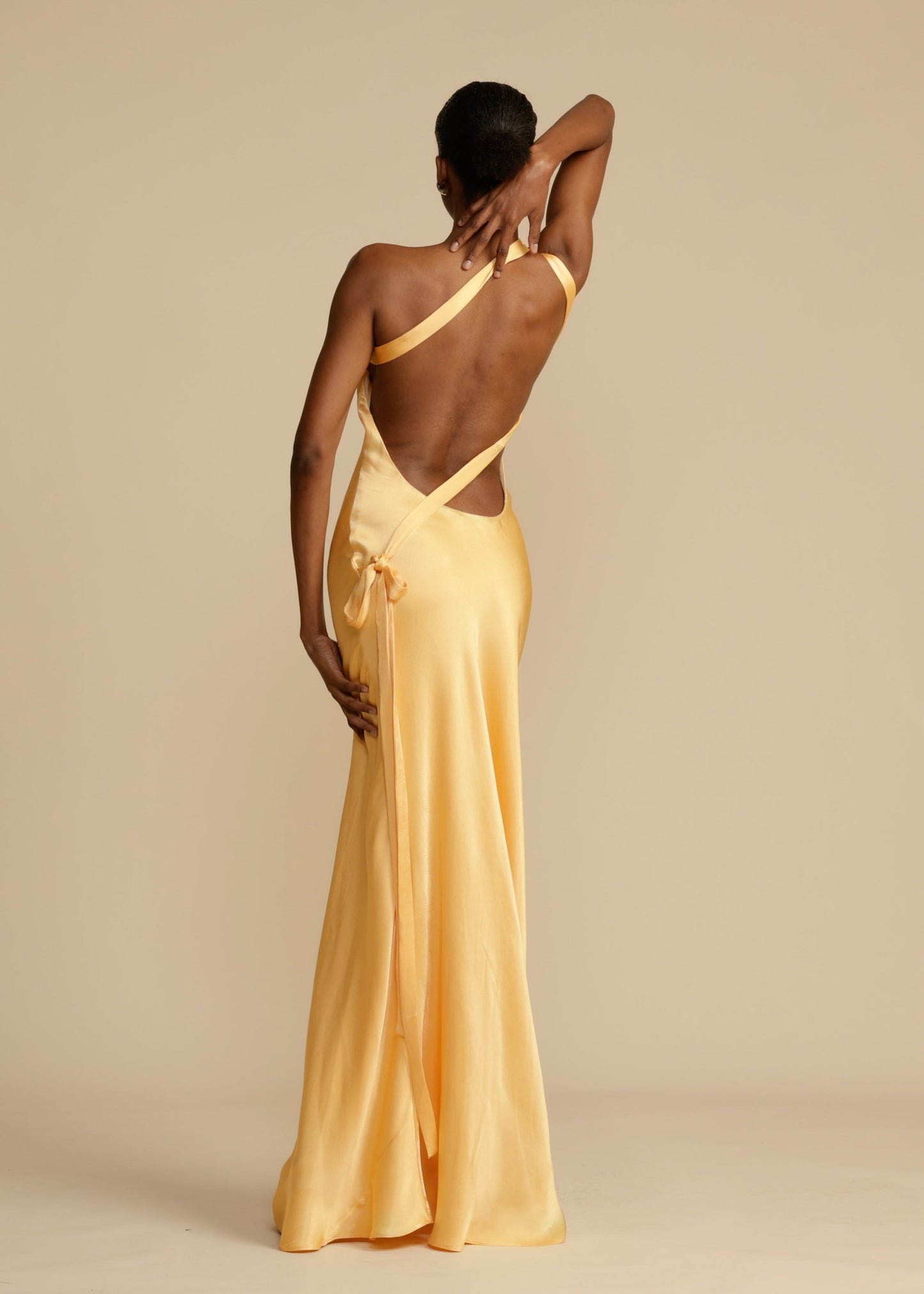 Celeste - Vestido dorado elegante