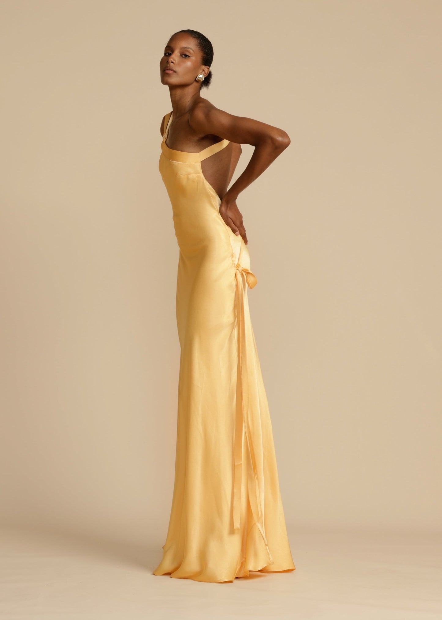 Celeste - Vestido dorado elegante