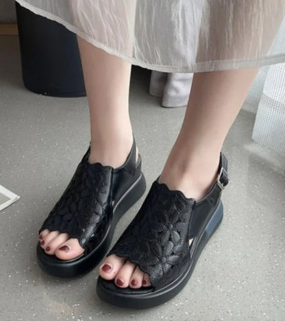 FIORELLA | Sandali con zeppa ergonomica e ricamo floreale