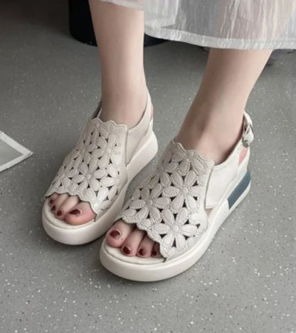 FIORELLA | Sandali con zeppa ergonomica e ricamo floreale