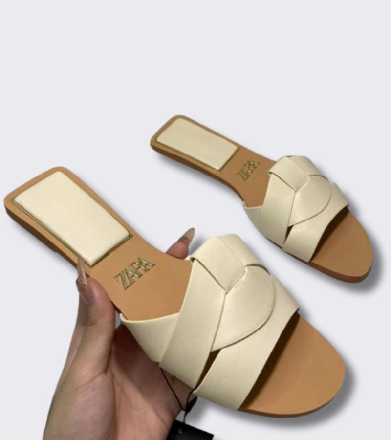 ZABA | Sandali Bassi con Eleganza Intrecciata
