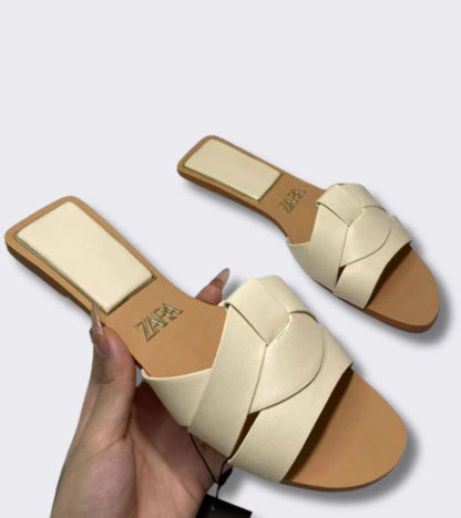 ZABA | Sandali Bassi con Eleganza Intrecciata