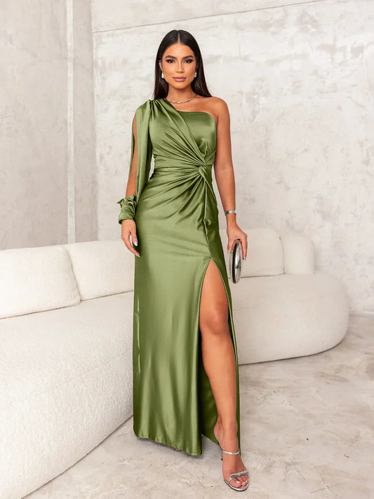 Silvia - Vestido Satinado Deslumbrante