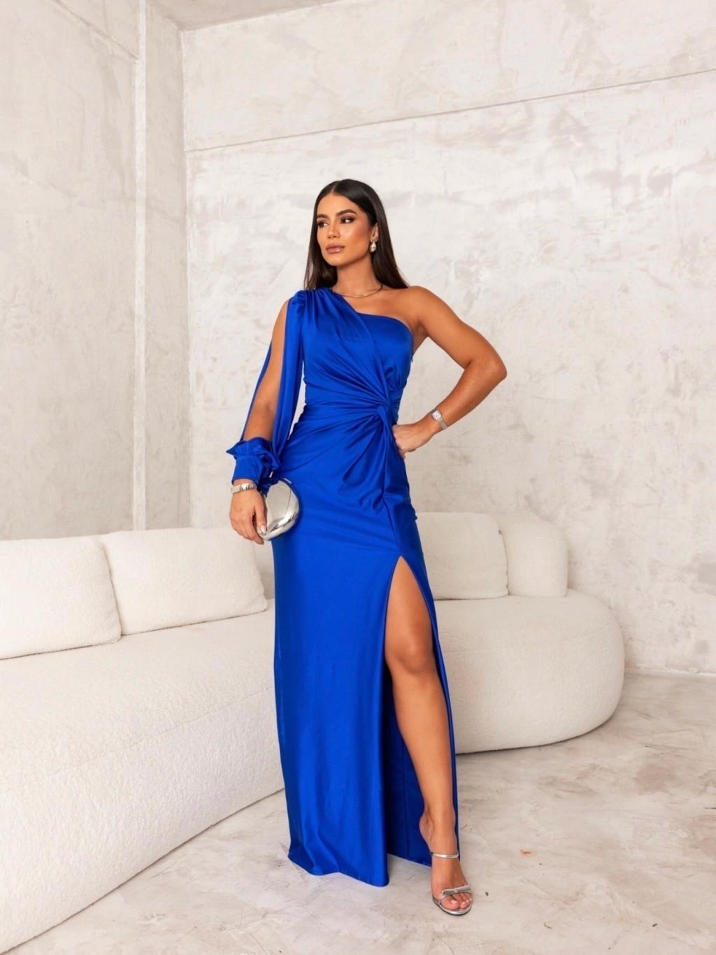 Silvia - Vestido Satinado Deslumbrante